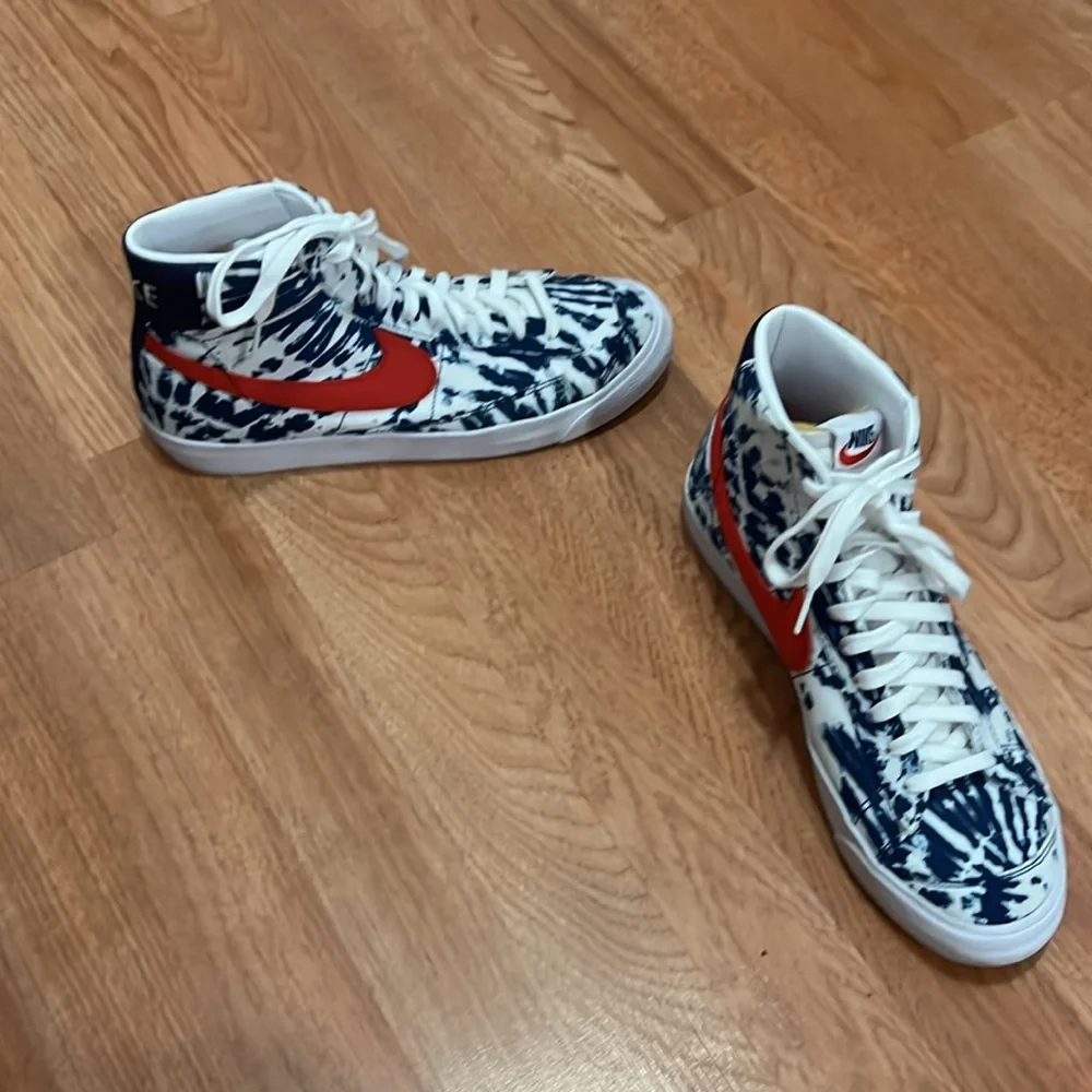 Nike Men’s High-Top Sneakers White Navy with Red Swoosh